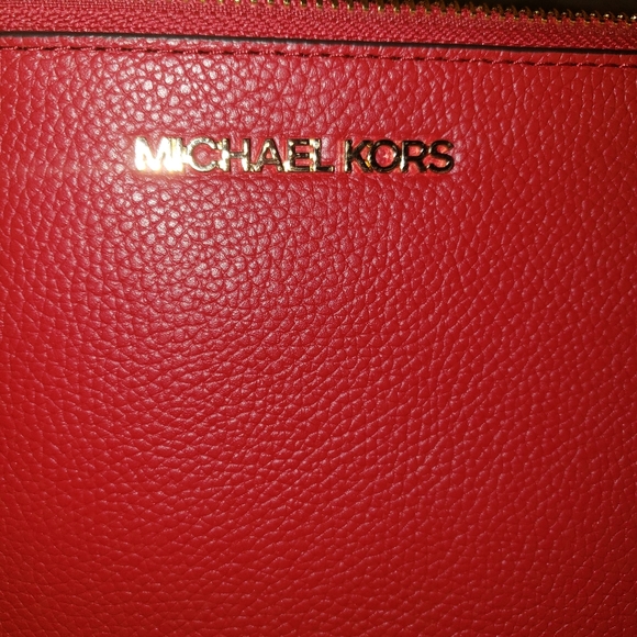 MICHEAL KORS JET SET CLUTCH - Picture 9 of 9